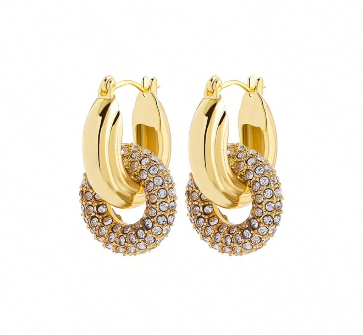 Goudkleurige dubbele hoepel oorbellen met de onderste oorbel van strass stenen