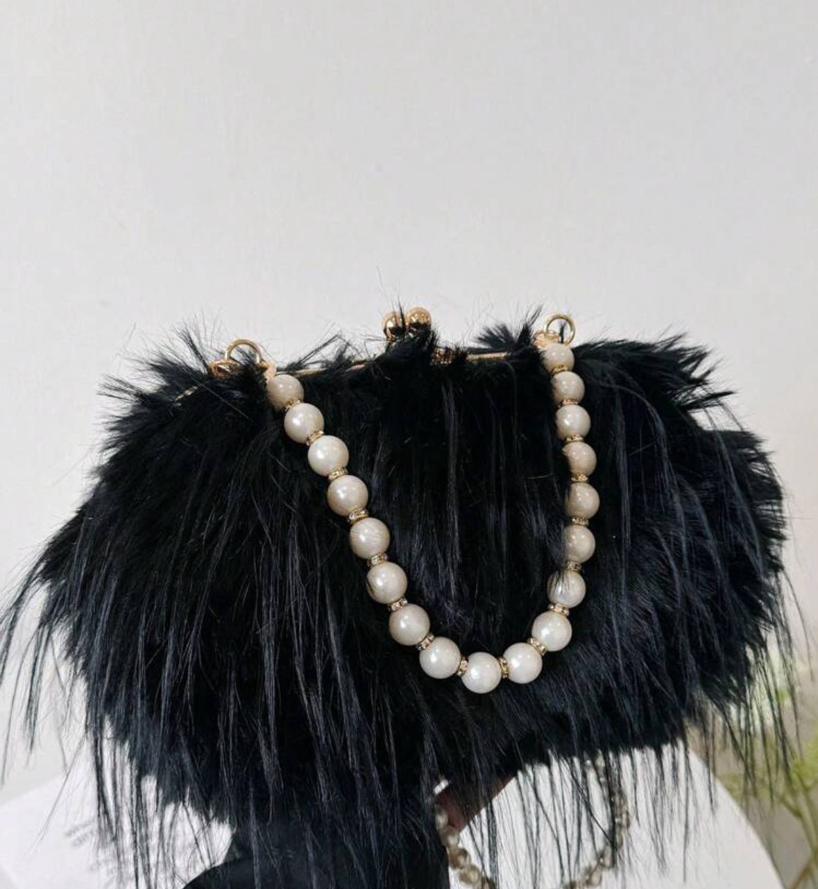 Peloso zwarte veren clutch met parelSnoer voor de sexy vrouw feestelijk zwart