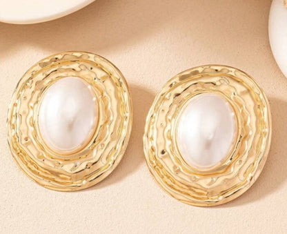 Perla goudkleurige oorbel met parel en oorknopjes voor de sexy vrouw kerst feestelijk