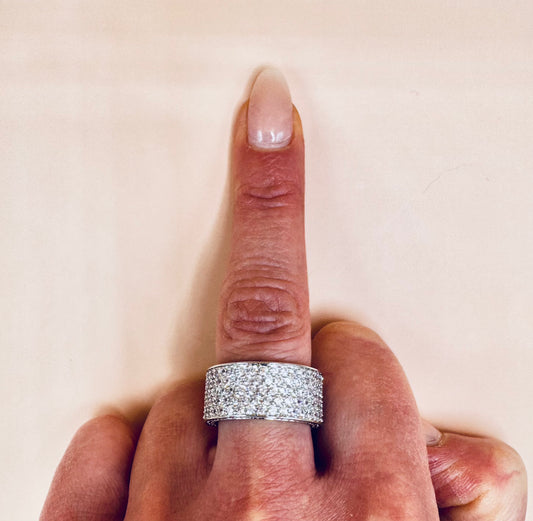 Zilverkleurige ring met strass diamanten