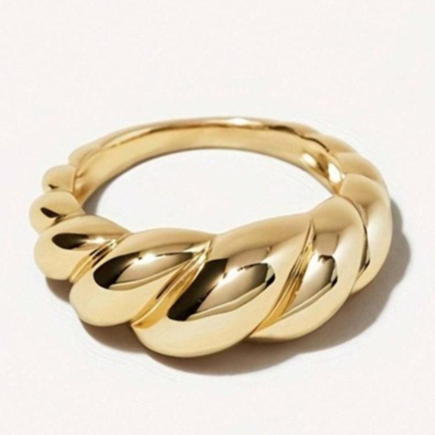 Gedraaide goudkleurige ring